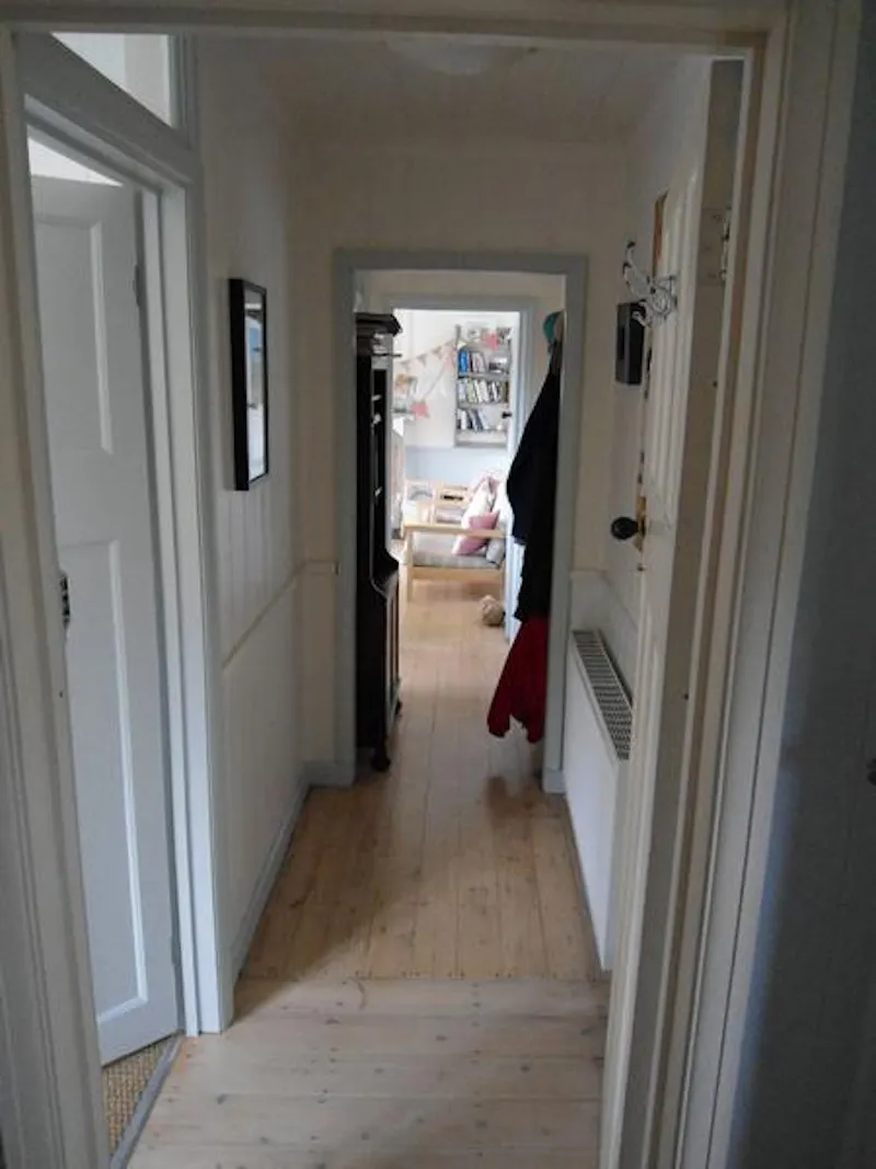 Entrance hall at Winchelsea beach house, C822 (photo 13)