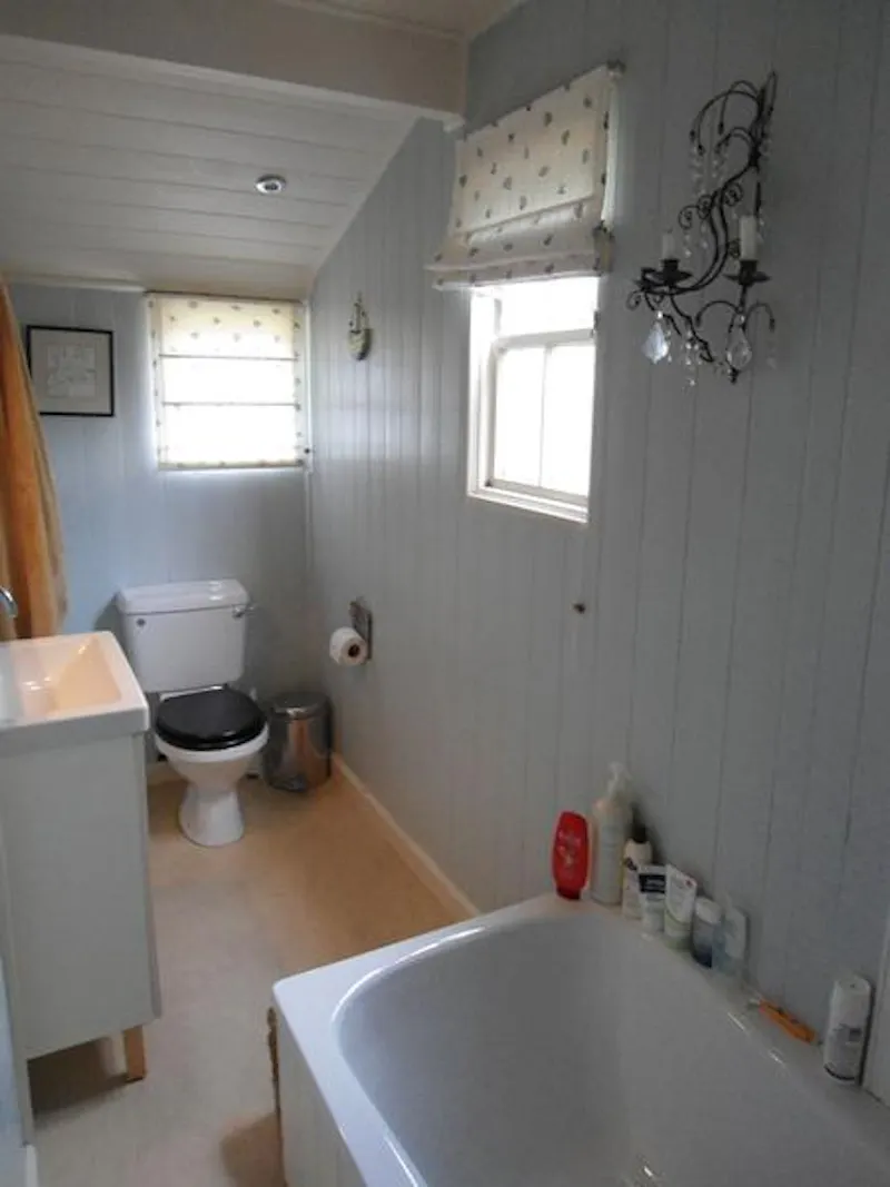 Bathroom at Winchelsea beach house, C822 (photo 14)