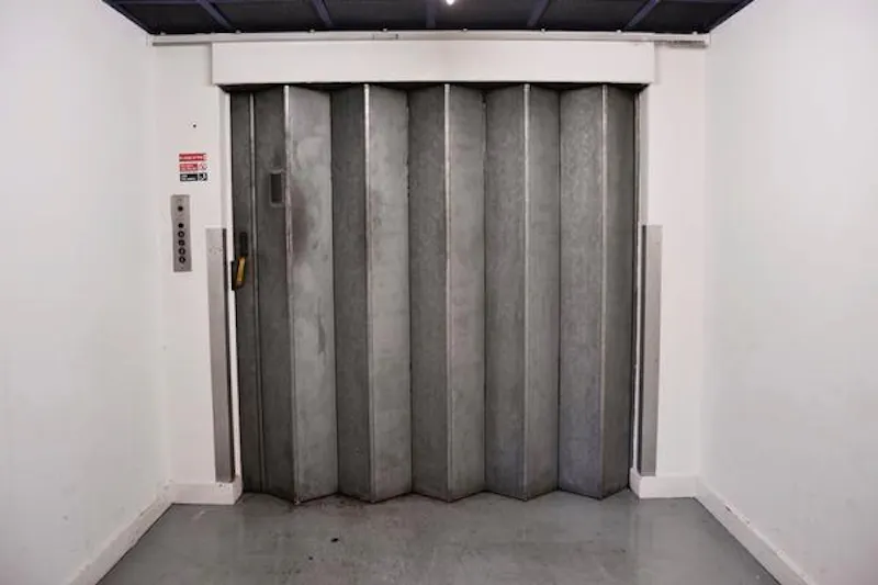 Lift at Blackfriars conference centre, R766 (photo 26)