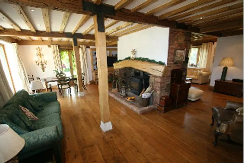 Fireplace at Film location L633 in East Sussex (photo 9)