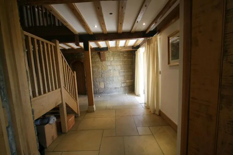 Corridor at Film location L633 in East Sussex (photo 22)