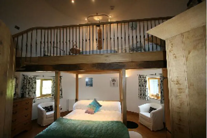 Mezzanine at Film location L633 in East Sussex (photo 26)