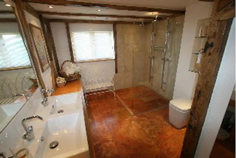 Shower at Film location L633 in East Sussex (photo 42)