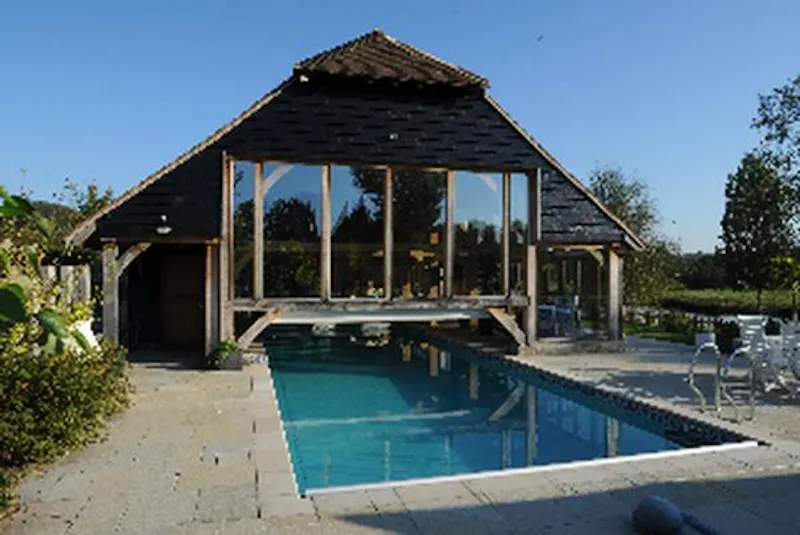 Swimming pool - outdoor at Film location L633 in East Sussex (photo 61)