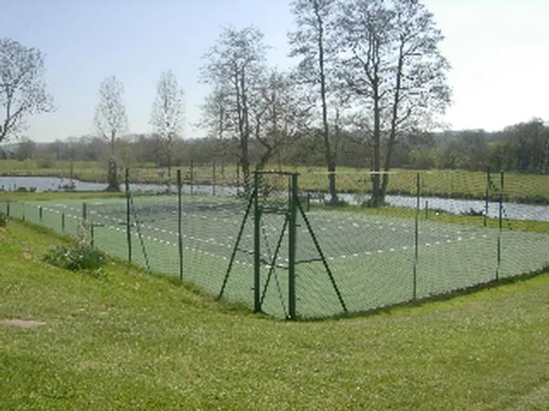 Tennis court at Film location L633 in East Sussex (photo 73)