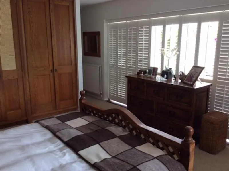 Bedroom at Rickmansworth country bungalow, B1572 (photo 8)