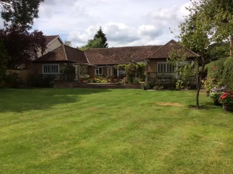 Garden at Rickmansworth country bungalow, B1572 (photo 25)