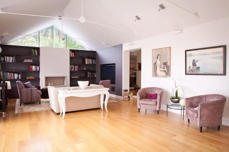 Living Room at Modern Wimbledon house, D2087 (photo 4)