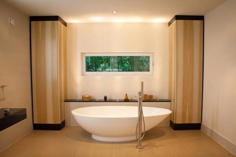 Bathroom at Modern Wimbledon house, D2087 (photo 19)