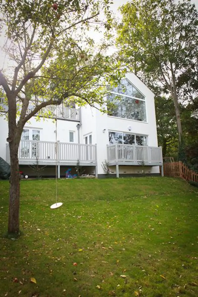 Modern Wimbledon house, D2087 (photo 27)