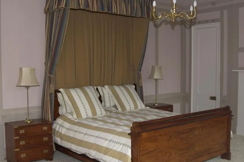 Bedroom at Chatham dockyard house, A1287 (photo 13)