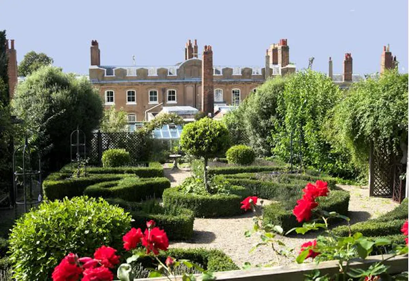 Garden - formal at Chatham dockyard house, A1287 (photo 22)