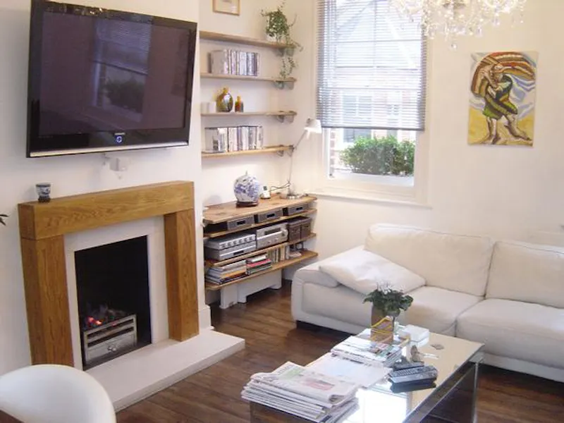 Fireplace at Film location F1002 in London (photo 4)
