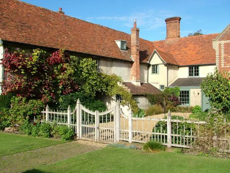 Moated Stowmarket country house, L634 (photo 1)