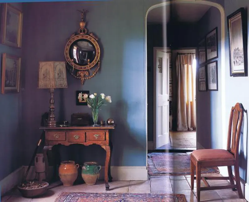 Entrance hall at Moated Stowmarket country house, L634 (photo 2)