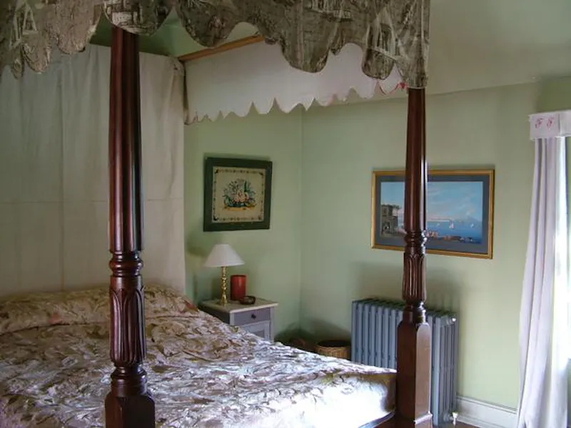 Bedroom at Moated Stowmarket country house, L634 (photo 18)