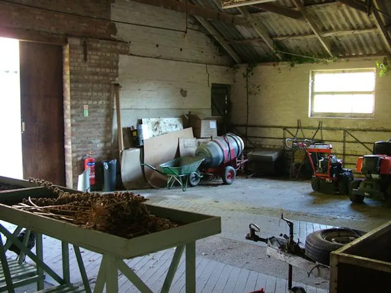 Moated Stowmarket country house, L634 (photo 25)
