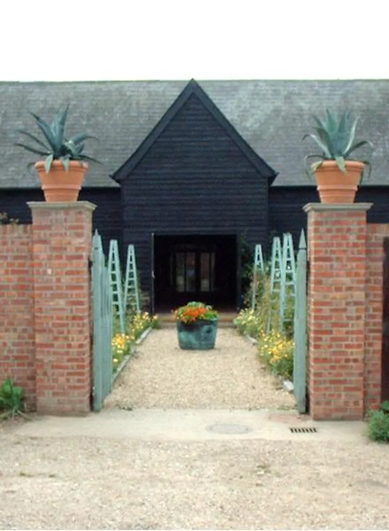 Moated Stowmarket country house, L634 (photo 26)