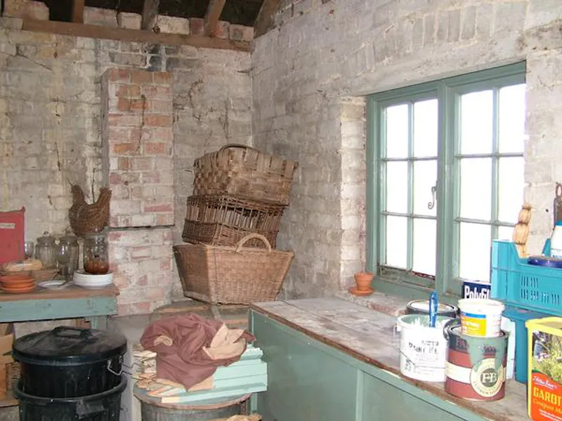 Moated Stowmarket country house, L634 (photo 29)
