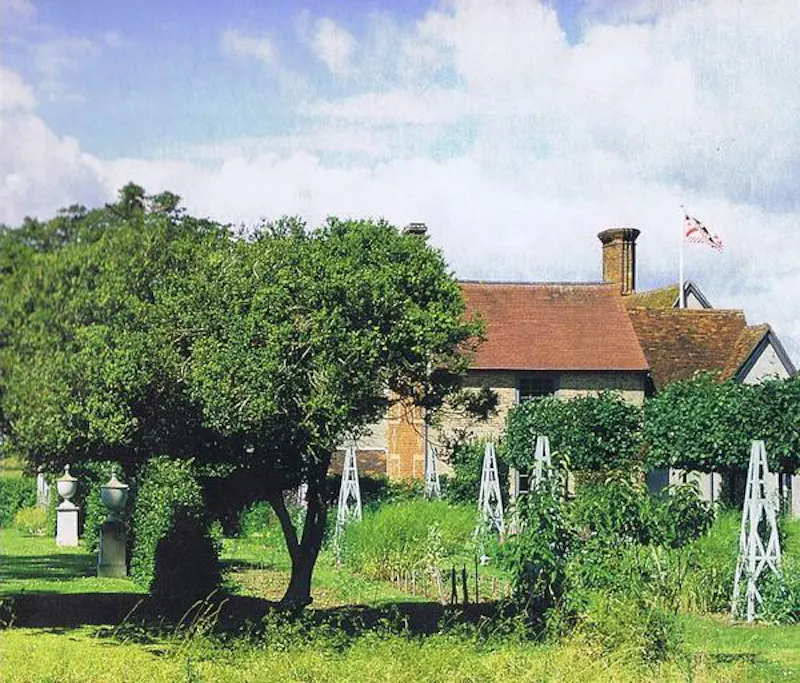 Moated Stowmarket country house, L634 (photo 37)