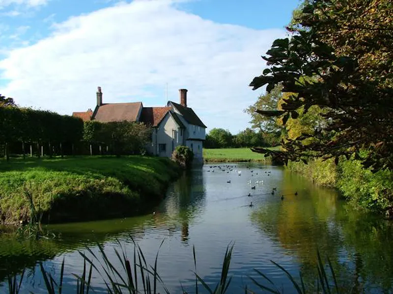 Lake at Moated Stowmarket country house, L634 (photo 46)