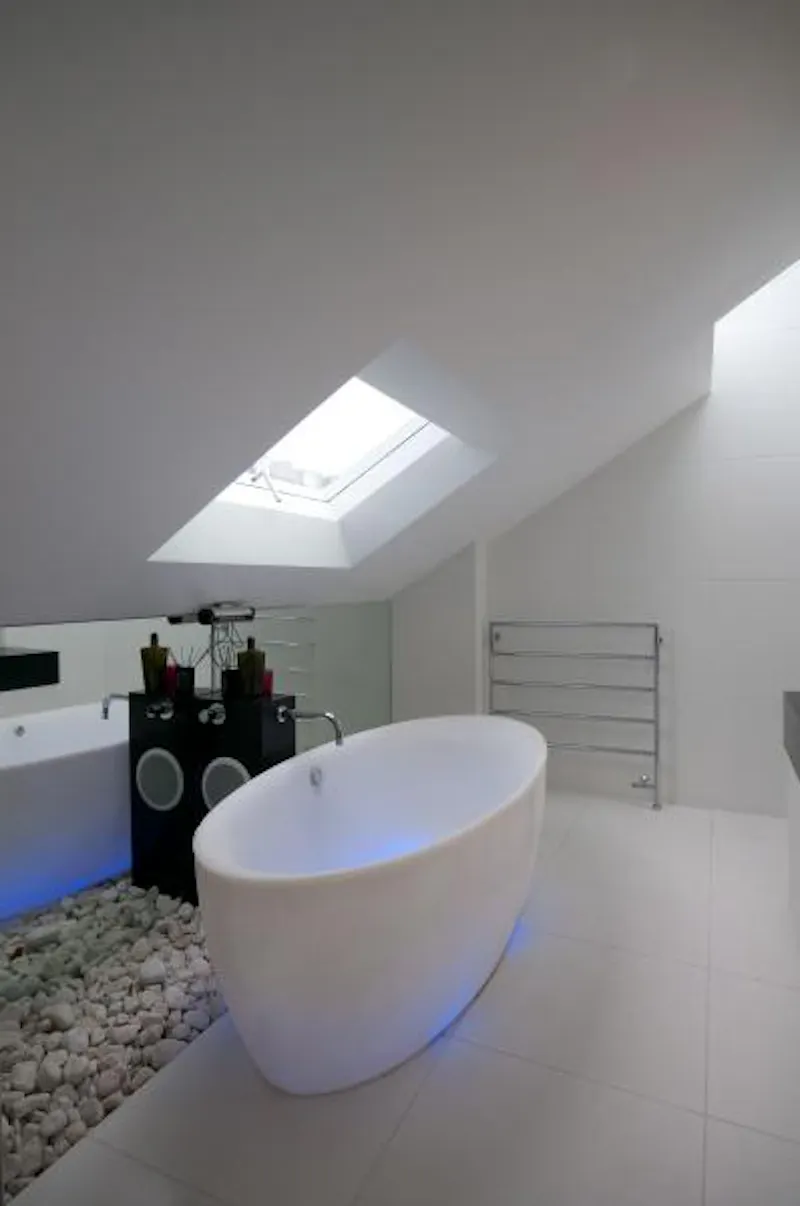 Bathroom at High-tech Kensington house, K352 (photo 22)