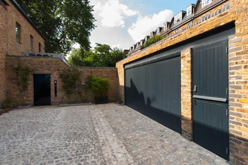 High-tech Kensington house, K352 (photo 1)