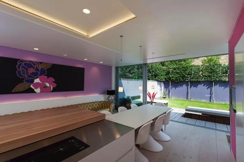 Kitchen at High-tech Kensington house, K352 (photo 4)