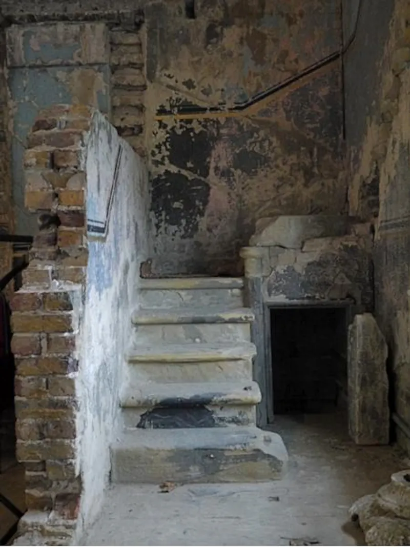 Staircase at Derelict Peckham chapel, CH87 (photo 6)