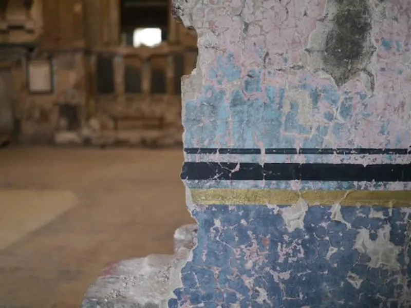 Derelict Peckham chapel, CH87 (photo 7)