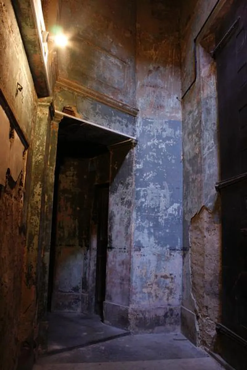 Derelict Peckham chapel, CH87 (photo 8)