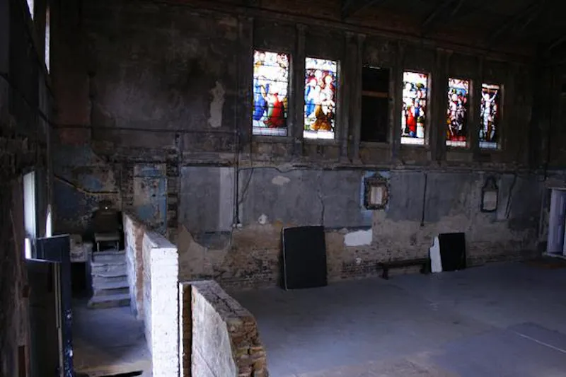 Derelict Peckham chapel, CH87 (photo 13)