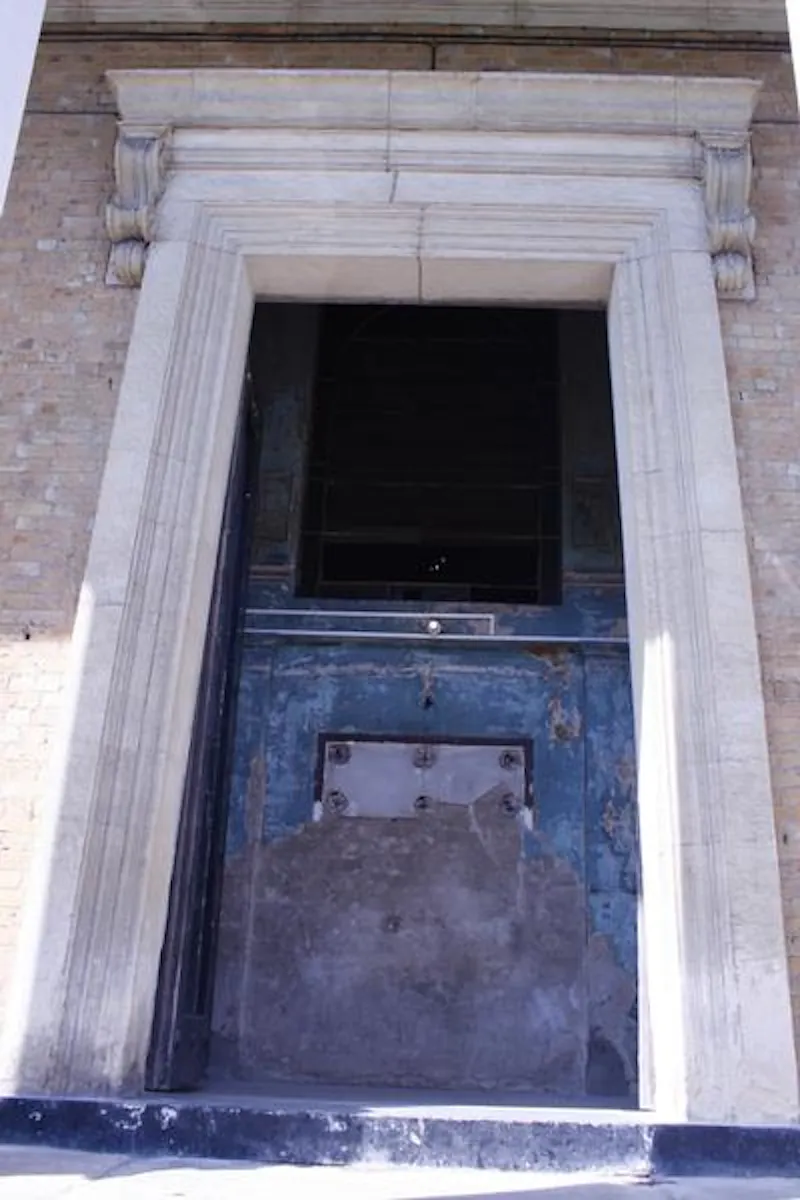 Derelict Peckham chapel, CH87 (photo 18)