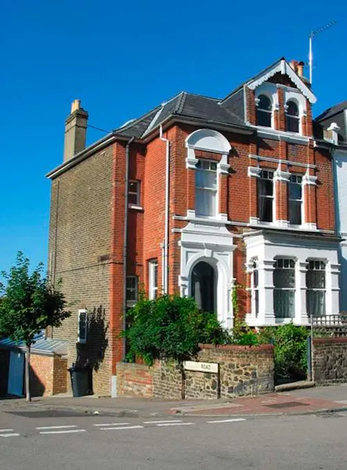 Stroud Green family house, B1002