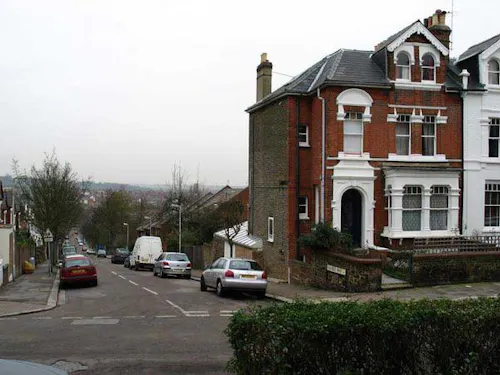 Stroud Green family house, B1002