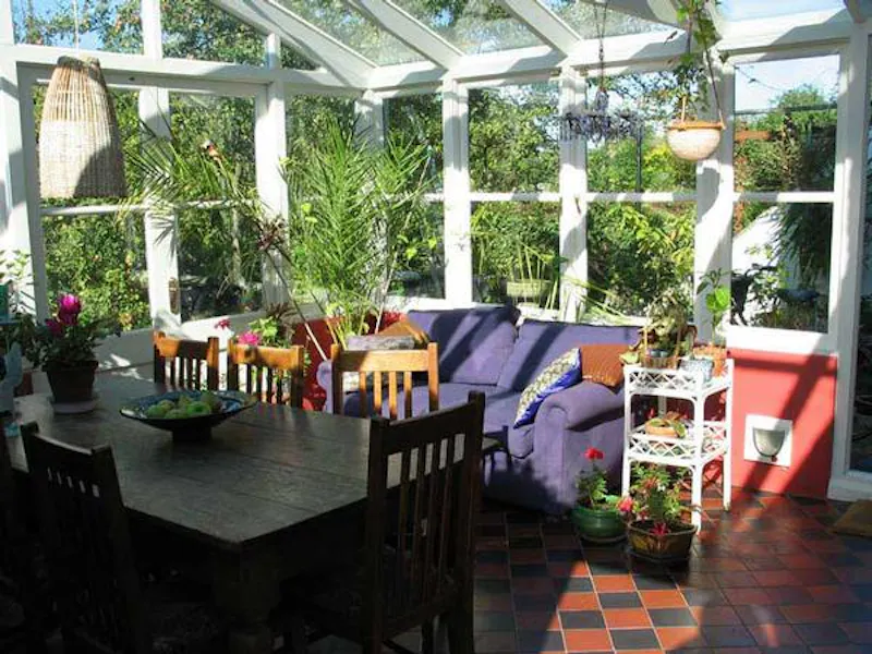 Conservatory at Stroud Green family house, B1002 (photo 13)
