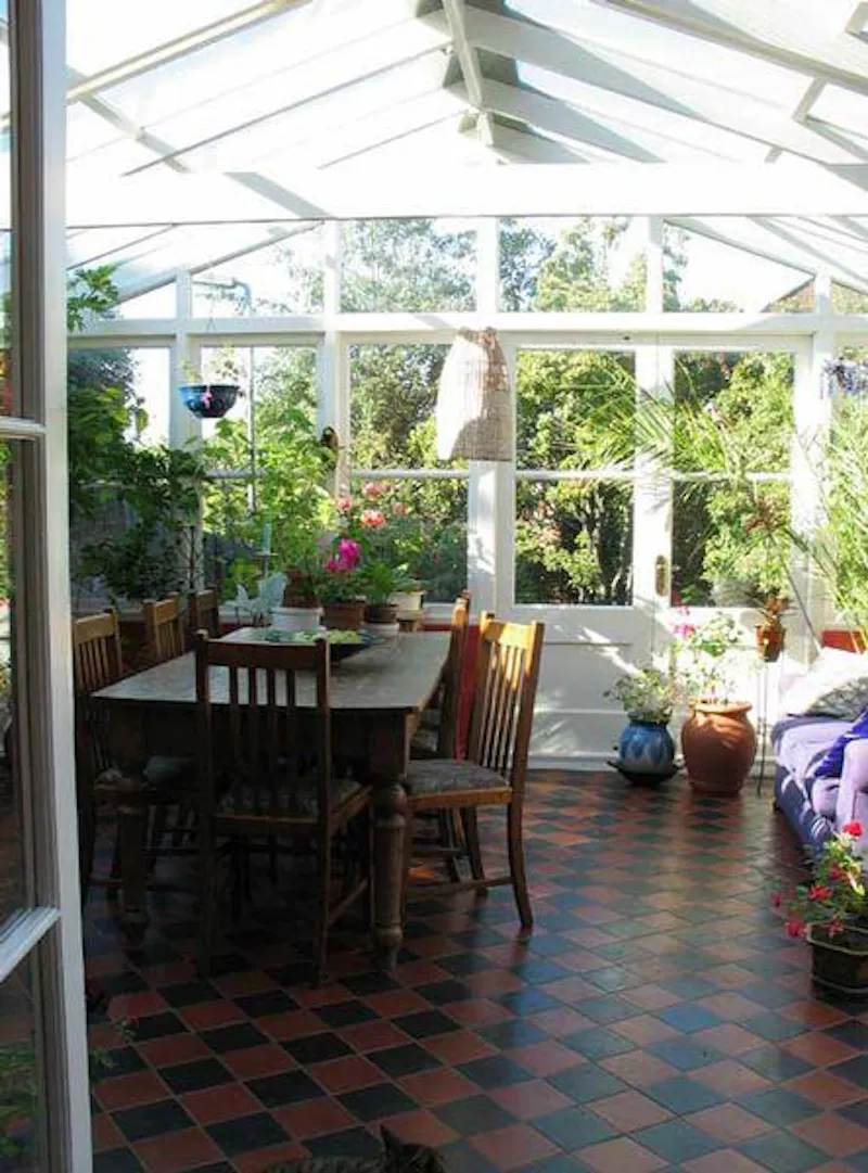 Conservatory at Stroud Green family house, B1002 (photo 16)