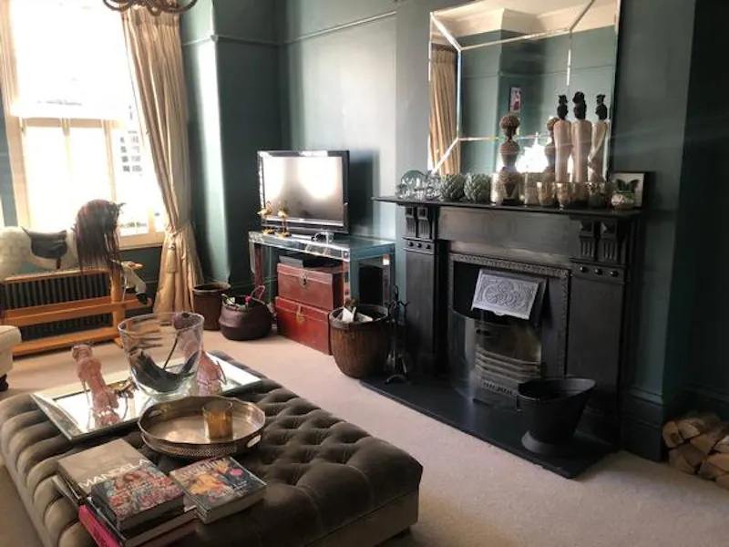 Fireplace at Film location E367 in London (photo 3)