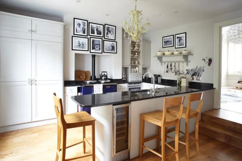 Kitchen at Film location E367 in London (photo 16)