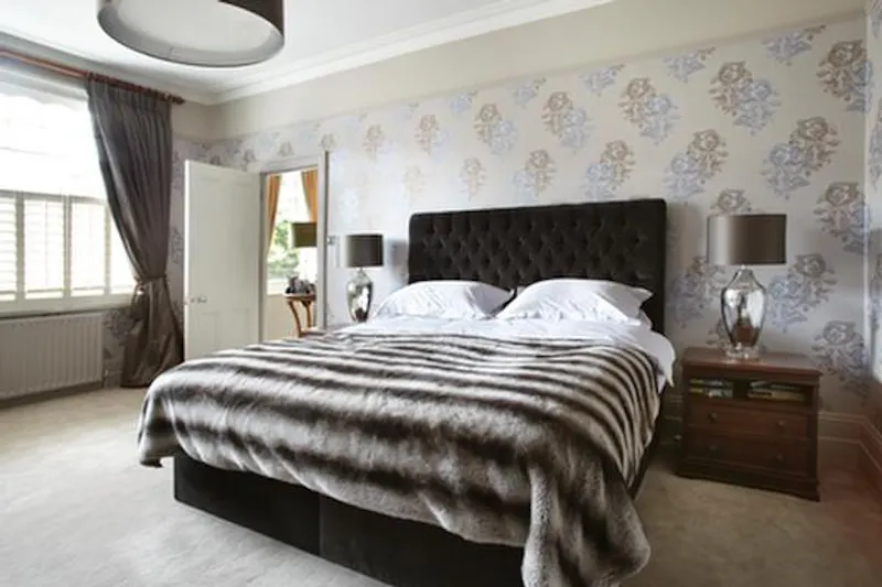 Bedroom at Film location E367 in London (photo 20)