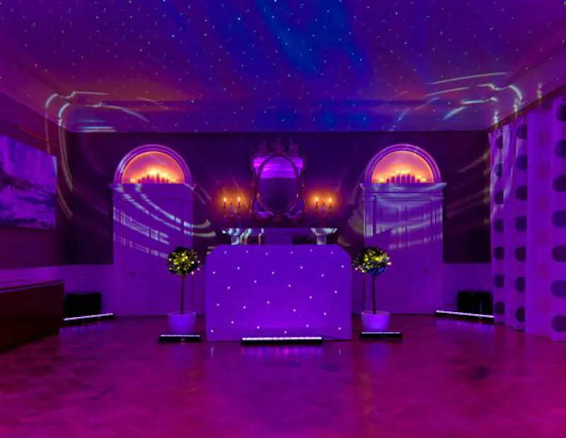 Ballroom at Country Alton house with pool, A1290 (photo 8)
