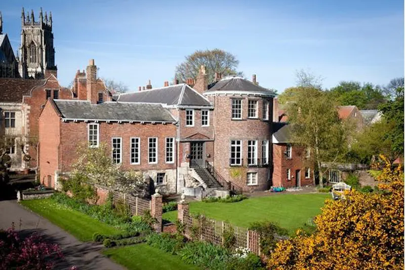 York Manor House, B1580 (photo 1)