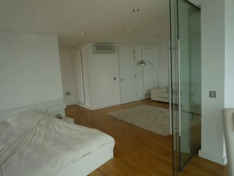 Bedroom at The Quays penthouse in Salford, F1014 (photo 7)