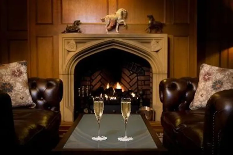 Fireplace at Film location E368 in Cheshire (photo 3)