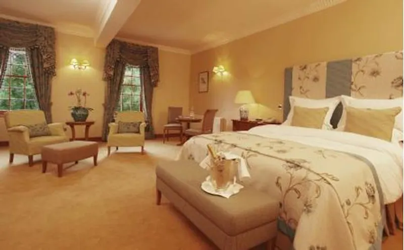 Bedroom at Film location E368 in Cheshire (photo 13)