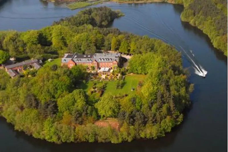 Lake at Film location E368 in Cheshire (photo 21)