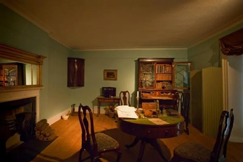 Study at Pretty Georgian museum in Berkeley, A1292 (photo 4)