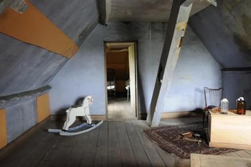 Attic at Pretty Georgian museum in Berkeley, A1292 (photo 5)