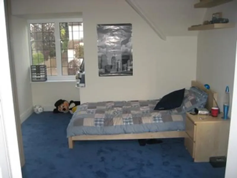 Bedroom - child's at Film location D2095 in Hertfordshire (photo 22)