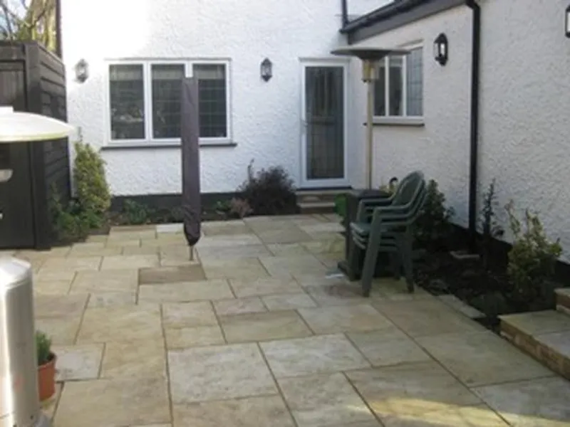 Terrace/Patio at Film location D2095 in Hertfordshire (photo 27)